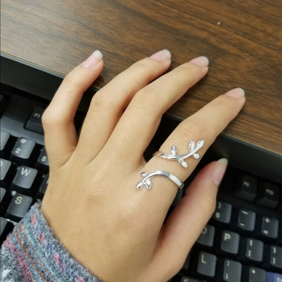 🌟New❤️❤️Silver Plated Wrap Around Ring🌟 - Picture 2 of 4